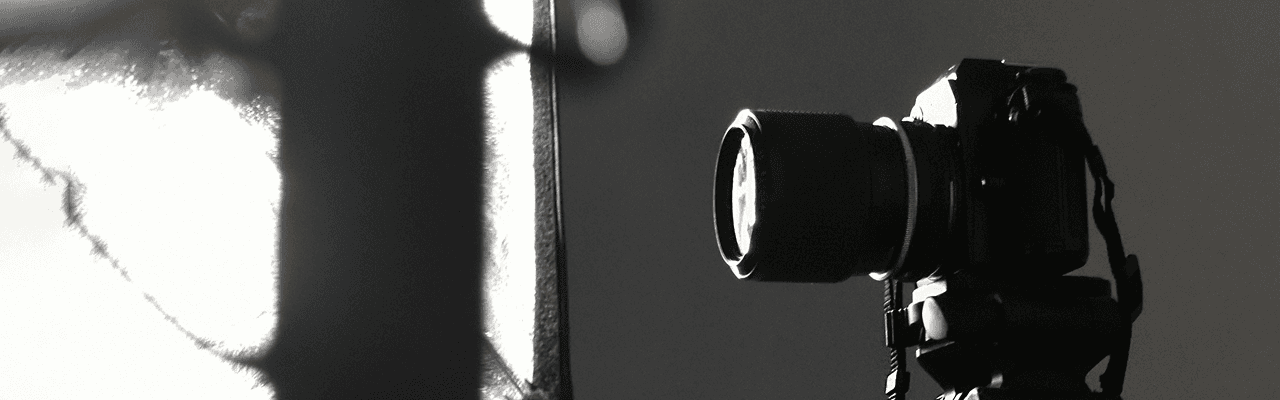 Máy quay đang ghi hình trong studio